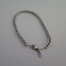 Load image into Gallery viewer, Single Loop-in-Loop 9-inch fine silver bracelet
